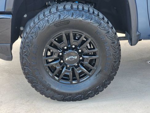 Used 2024 Chevrolet Silverado 2500 ZR2 w/ Technology Package AWD/4WD image 16