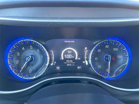 Used 2023 Chrysler Pacifica Touring-L image 28