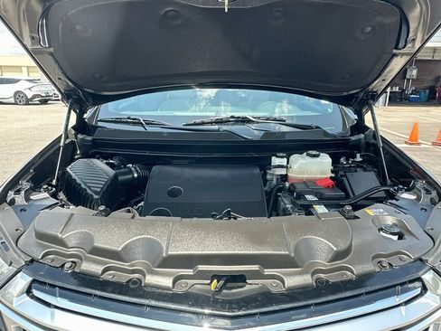 Used 2023 Chevrolet Traverse Premier FWD image 33