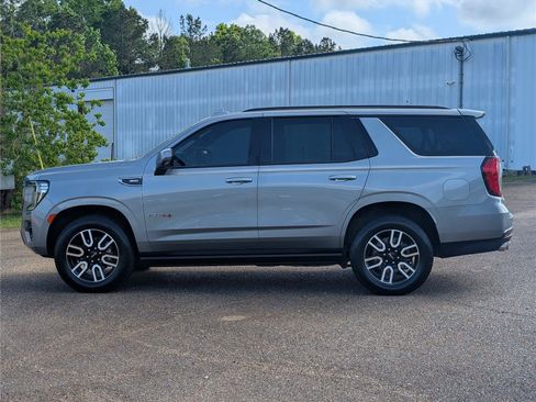 Used 2023 GMC Yukon AT4 w/ Technology Package AWD/4WD image 2