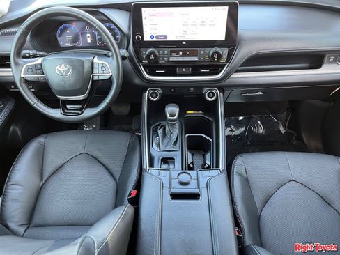 Certified 2024 Toyota Grand Highlander FWD image 16