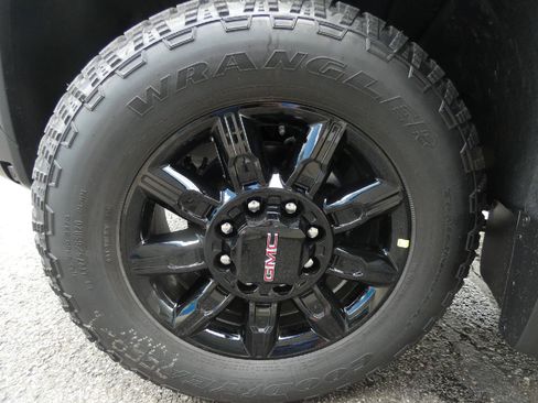 New 2026 GMC Sierra 3500 AT4 w/ AT4 Premium Plus Package AWD/4WD image 8