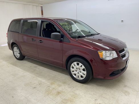 Used 2019 Dodge Grand Caravan SE w/ UConnect Hands-Free Group image 8