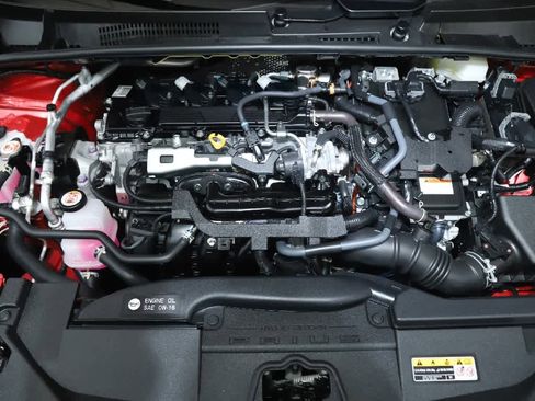 Used 2025 Toyota Prius LE AWD/4WD image 36