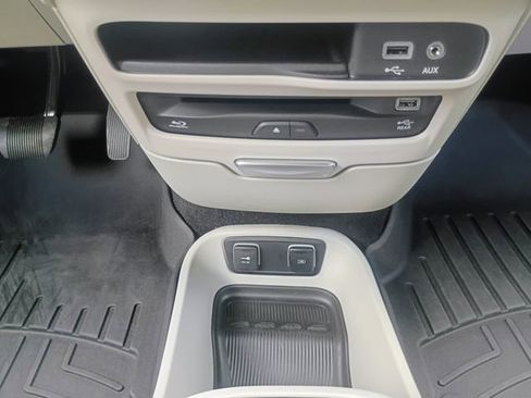 Used 2020 Chrysler Pacifica Touring-L Plus w/ Tire & Wheel Group image 37