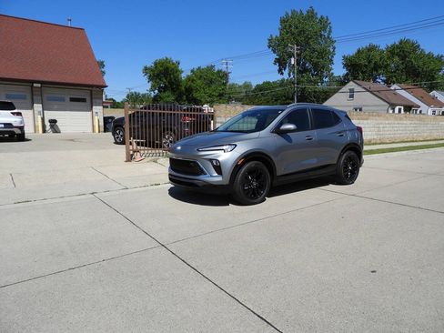 Used 2025 Buick Encore GX Sport Touring w/ Comfort Package FWD image 5