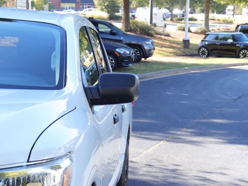 Used 2023 Nissan Titan SV image 4