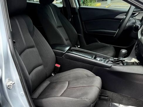 Used 2018 MAZDA MAZDA3 Sport w/ Preferred Equipment Package FWD image 33