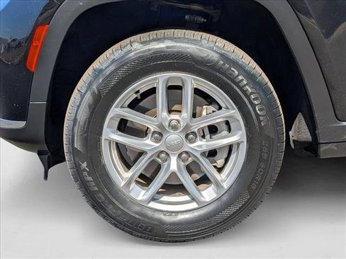 Used 2023 Jeep Grand Cherokee L Laredo image 24