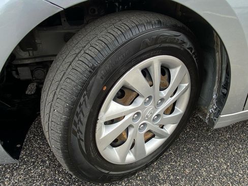 Used 2020 Hyundai Elantra SE FWD image 50