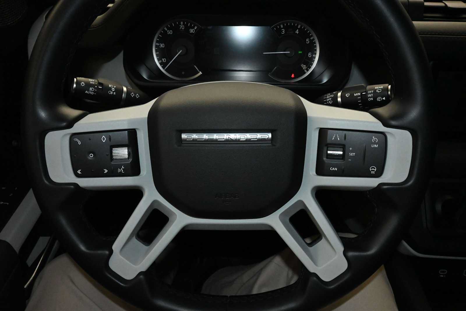 Used 2023 Land Rover Defender 110 SE AWD/4WD image 20