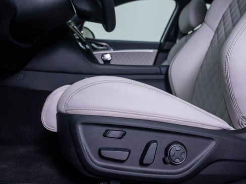 Used 2025 Genesis G70 3.3T Advanced image 18