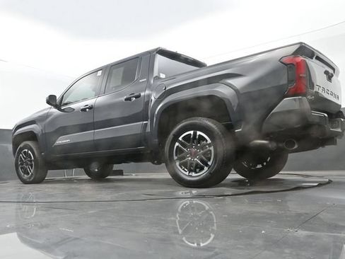 Used 2025 Toyota Tacoma SR5 AWD/4WD image 24