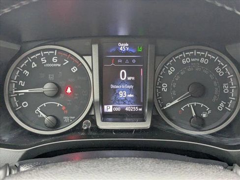 Used 2022 Toyota Tacoma TRD Off-Road image 11