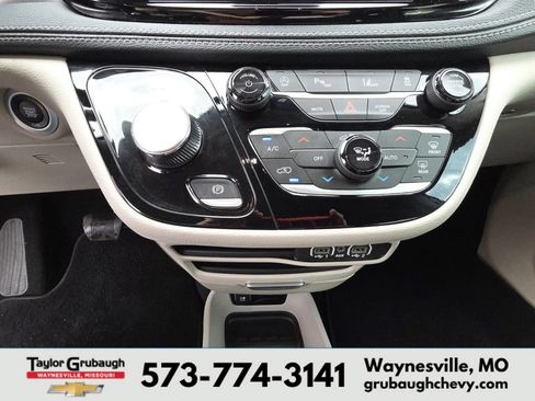 Used 2024 Chrysler Pacifica Touring-L FWD image 23