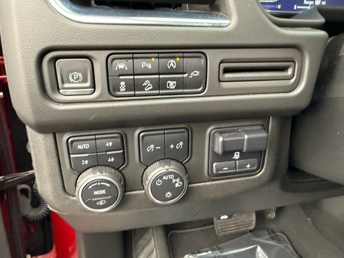 Used 2022 Chevrolet Suburban Z71 w/ Z71 Off-Road Package image 23