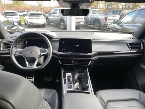 Used 2025 Volkswagen Atlas Cross Sport SEL R-Line image 12