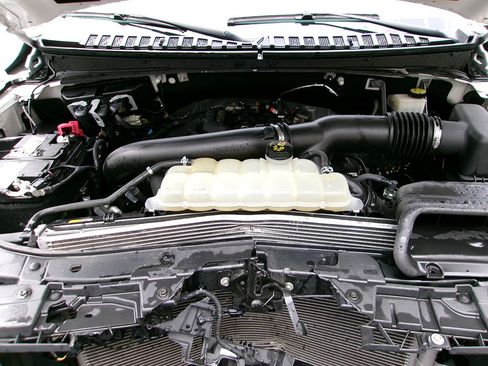 Used 2022 Ford Expedition XLT AWD/4WD image 11