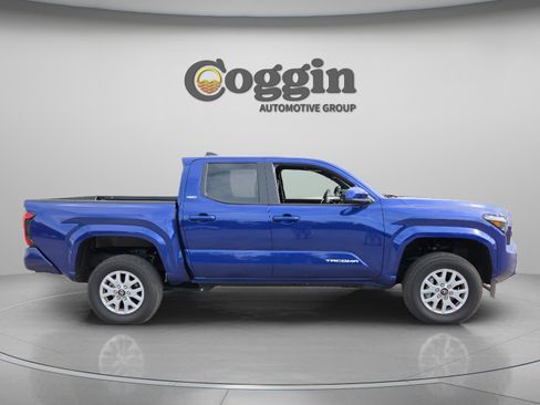 Used 2025 Toyota Tacoma SR5 RWD image 6