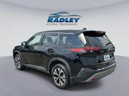 Used 2023 Nissan Rogue SV image 4