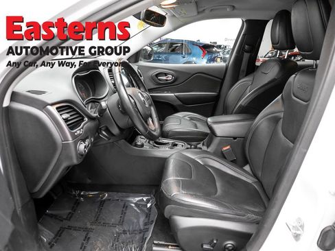 Used 2019 Jeep Cherokee Limited AWD/4WD image 14