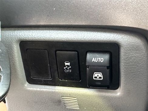 Used 2016 Toyota Sequoia Platinum image 19