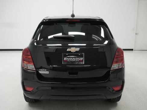 Used 2020 Chevrolet Trax LS w/ Tint and Cruise Package FWD image 5