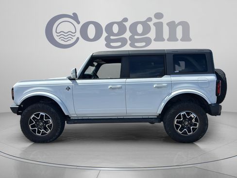 Used 2022 Ford Bronco Outer Banks AWD/4WD image 2