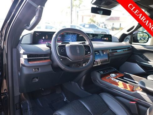 Used 2025 Lincoln Navigator Black Label AWD/4WD image 17