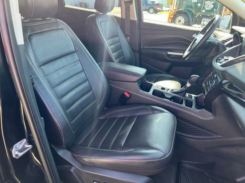 Used 2018 Ford Escape Titanium image 9