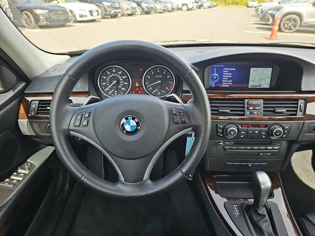 Used 2011 BMW 335i xDrive Sedan AWD/4WD image 13
