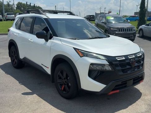 Used 2025 Nissan Rogue SV AWD/4WD image 9