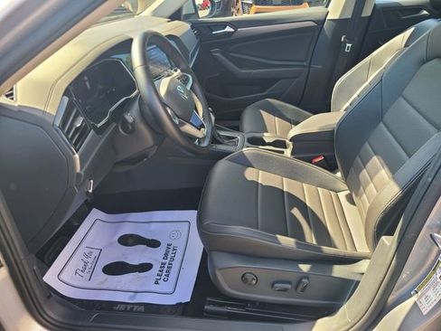 Used 2024 Volkswagen Jetta SE w/ Panoramic Sunroof Package FWD image 10