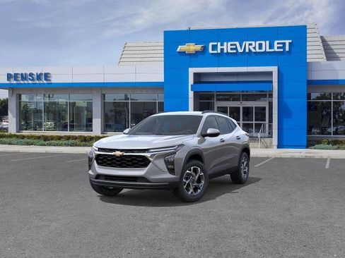 New 2026 Chevrolet Trax LT w/ LT Convenience Package FWD image 8