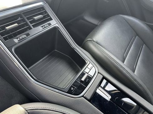 Used 2018 Porsche Panamera 4 image 9