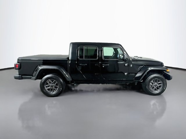 Used 2025 Jeep Gladiator Sport AWD/4WD image 5