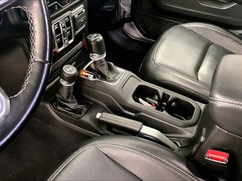 Used 2022 Jeep Wrangler Unlimited Sahara AWD/4WD image 16