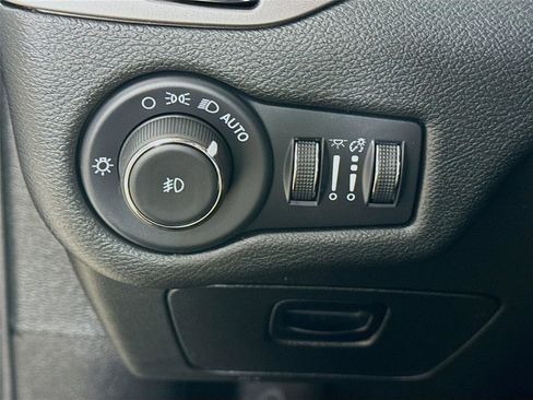 Used 2022 Jeep Cherokee Latitude Lux image 10