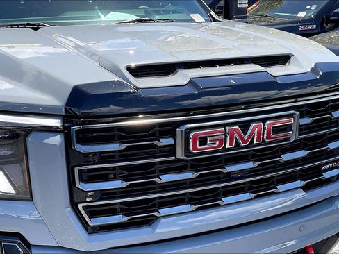 Used 2024 GMC Sierra 2500 AT4 w/ Technology Package AWD/4WD image 45