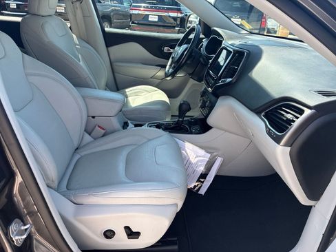 Used 2021 Jeep Cherokee Limited AWD/4WD image 19