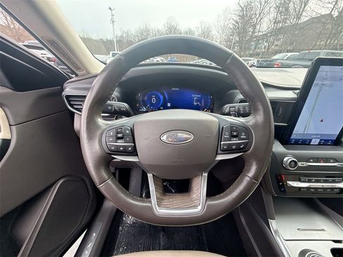 Used 2020 Ford Explorer Platinum w/ Premium Technology Package image 11