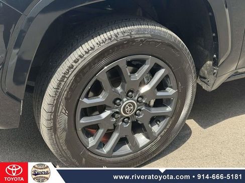 Used 2024 Toyota Tundra Platinum AWD/4WD image 10