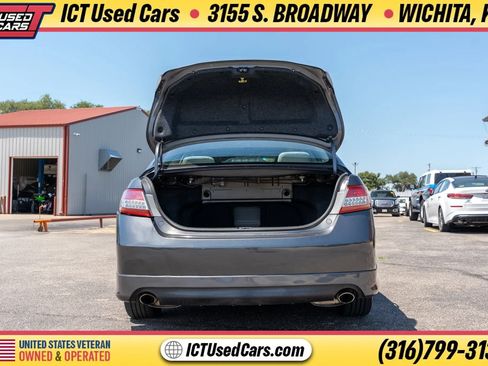Used 2011 Toyota Camry SE w/ SE Extra-Value Pkg #1 FWD image 5