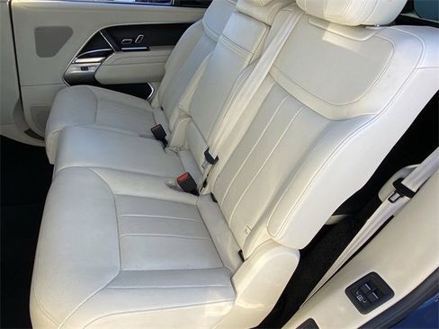 Used 2023 Land Rover Range Rover Long Wheelbase SE image 25