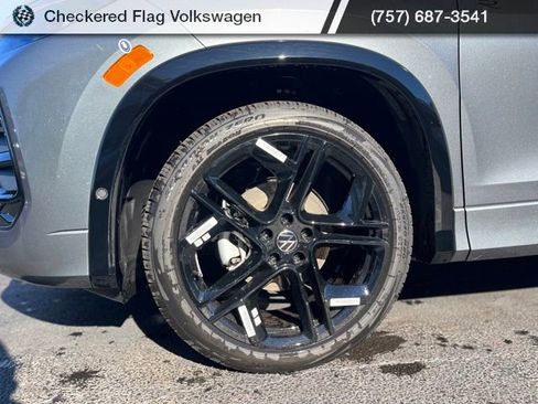 New 2026 Volkswagen Tiguan SE R-Line image 3