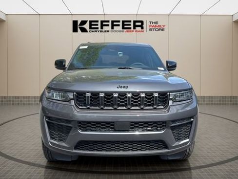 New 2026 Jeep Grand Cherokee Altitude image 8