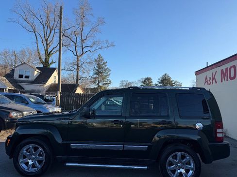 Used 2011 Jeep Liberty Limited w/ Tire & Wheel Group image 4