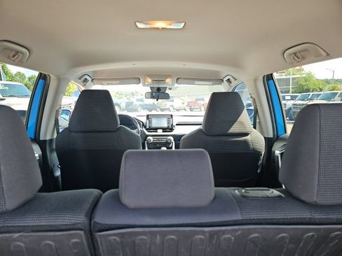Used 2019 Toyota RAV4 LE FWD image 11
