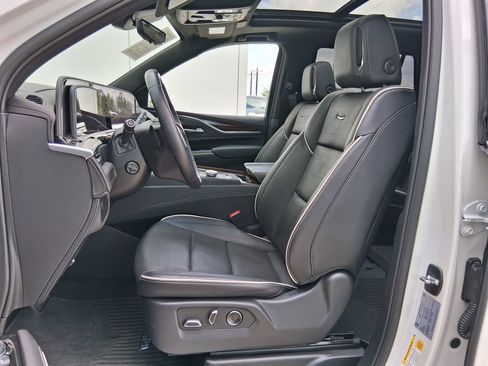 Used 2024 Cadillac Escalade Premium Luxury RWD image 20