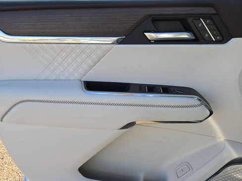 Used 2024 GMC Acadia Denali w/ LPO, Floor Liner Package FWD image 15